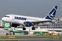 YR-ASD @ VIE - TAROM