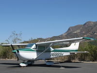 N6885H @ SZP - 1975 Cessna 172M, Lycoming O&VO-360 180 Hp - by Doug Robertson