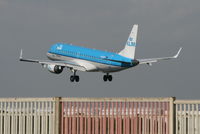 PH-EZD @ EBBR - Several seconds before landing on RWY 25L
