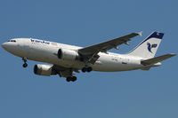 EP-IBL @ VIE - IranAir - by Chris Jilli