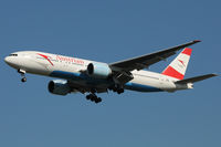 OE-LPC @ VIE - Austrian - by Chris Jilli