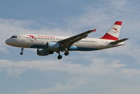 OE-LBS @ EBBR - Arrival of flight OS351 to RWY 25L
