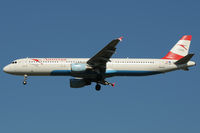 OE-LBC @ VIE - AUA - by Chris Jilli