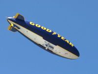 N10A @ CMA - 1979 Goodyear GZ-20A BLIMP 'SPIRIT OF AMERICA', descending - by Doug Robertson