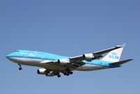 PH-BFO @ KORD - Boeing 747-400 - by Mark Pasqualino