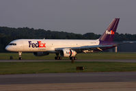 N922FD @ ORF - FedEx N922FD 'Remy' (FLT FDX307) rolling out on RWY 5 after arrival from Memphis Int'l (KMEM).