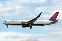 N1607B @ EDDF - Delta Air Lines Boeing B767-332/ER to approach on RWY25L in FRA/EDDF - by Janos Palvoelgyi