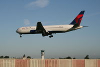 N1604R @ EBBR - Flight DL140 is descendig to RWY 25L