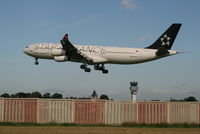 TC-JDL @ EBBR - Several seconds before landing on RWY 25L