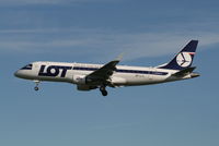 SP-LIL @ EBBR - Arrival of flight LO235 to RWY 25L - by Daniel Vanderauwera