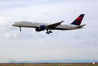 N613DL @ YVR - In standard Delta livery