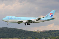 HL7439 @ LOWW - Korean Air Cargo