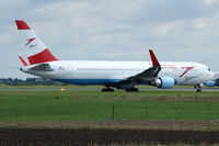 OE-LAX @ LOWW - Aua @ VIE