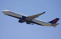 N817NW @ KSEA - Taking off from rwy 32L. Gear doors still open. Ex-Northwest plane off course. - by Philippe Bleus