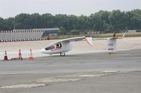 N33034 @ LFPB - éléctrical glider - by juju777