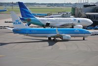PH-BXC @ EHAM - KLM slowing onto stand - by Robert Kearney