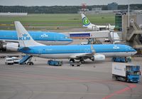 PH-BXT @ EHAM - KLM 739 sitting onto stand