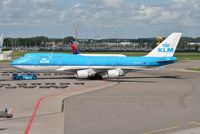 PH-BFN @ EHAM - KLM heavy pushing back