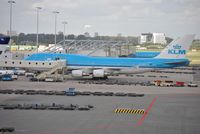 PH-BFS @ EHAM - KLM waiting for push back clearance