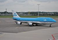 PH-BFT @ EHAM - KLM heavy turning onto stand after arrival from Tokyo