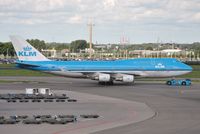 PH-BFW @ EHAM - KLM being towed to remote parking