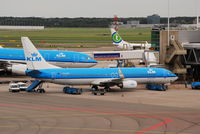 PH-BXT @ EHAM - K.L.M. - ROYAL DUTCH AIRLINES