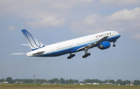 N772UA @ EHAM - Departure from Polderbaan runway - by Henk Geerlings