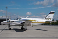 N90FS @ LOWW - Piper 31