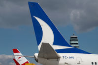 TC-JHG @ LOWW - Anadolu Jet Boeing 737-800 - by Dietmar Schreiber - VAP