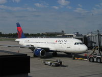 N321US @ MSP - 1992 Airbus A320-211 of Delta Airlines, two CFM Int'l CFM56-A41 Turbofans 25,000 lb st each - by Doug Robertson