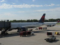 N585NW @ MSP - 2002 Boeing 757-351 of Delta Airlines, repainted livery ex NorthWest Airlines asset before merger, two P&W PW2040 Turbofans 40,100 lb st each. Pre-boarding photo for non-stop MSP to LAX. - by Doug Robertson