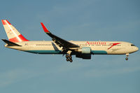 OE-LAZ @ VIE - Austrian Airlines - by Joker767