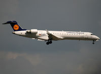D-ACPJ @ EDDF - Landing rwy 07R - by Shunn311