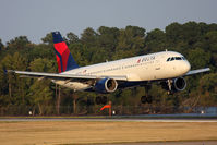 N325US @ ORF - Delta Air Lines N325US from Hartsfield-Jackson Atlanta Int'l (KATL) landing RWY 23.
