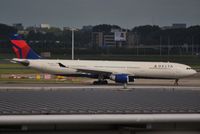 N803NW @ EHAM - DAL taxiing out for departure