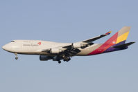 HL7415 @ LOWW - Asiana 747-400 - by Andy Graf-VAP