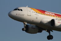 EC-JDL @ EBBR - Arrival of flight IB3216 to RWY 25L