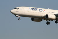 TC-JGS @ EBBR - Arrival of flight TK1937 to RWY 25L