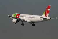 CS-TNK @ EBBR - Flight TP604 is descending to RWY 25L