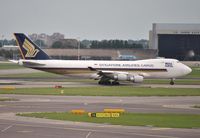 9V-SFF @ EHAM - Singapore Cargo lining up