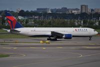 N1605 @ EHAM - DAL taxiing out for departure