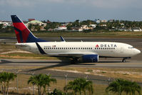 N305DQ @ SXM - visitor