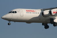 HB-IXX @ EBBR - Arrival of flight LX778 to RWY 25L