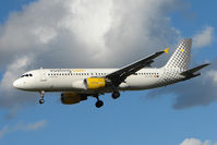 EC-KHN @ EGLL - Vueling's 2007 Airbus 320-216, c/n: 3203 at Heathrow