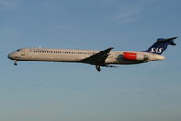 LN-ROP @ EBBR - Flight SK589 is descending to RWY 25L