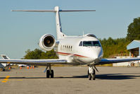 N789RR @ HKY - Taxiing to the ramp.