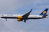 TF-FIU @ EGLL - Icelandair