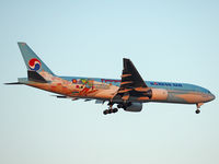 HL7752 @ VIE - Wearing this livery only for 3 days! First landing at VIE with this livery