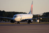 N386DA @ ORF - Delta Air Lines N386DA (FLT DAL1128) from Hartsfield-Jackson Atlanta Int'l (KATL) taxiing to the gate via Taxiway Charlie after arrival on RWY 23.