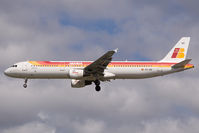 EC-IXD @ EGLL - Iberia A321 - by Andy Graf-VAP